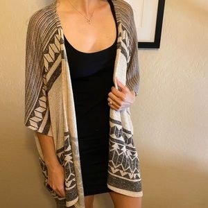 Wrap // Shawl // Sweater with Geometric print